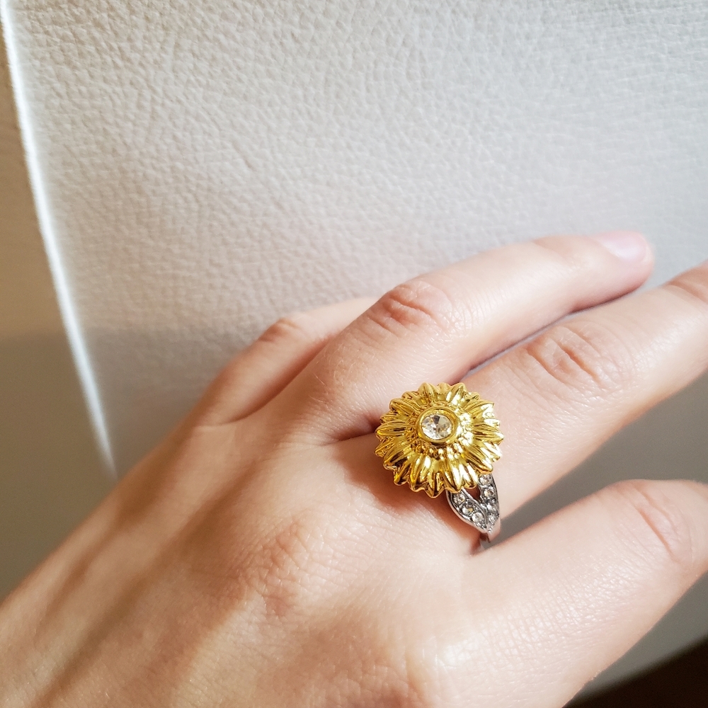 NWOT Sunflower Ring - Picture 12 of 16